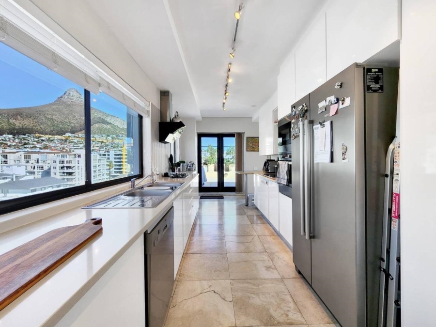 To Let 4 Bedroom Property for Rent in Sea Point Western Cape